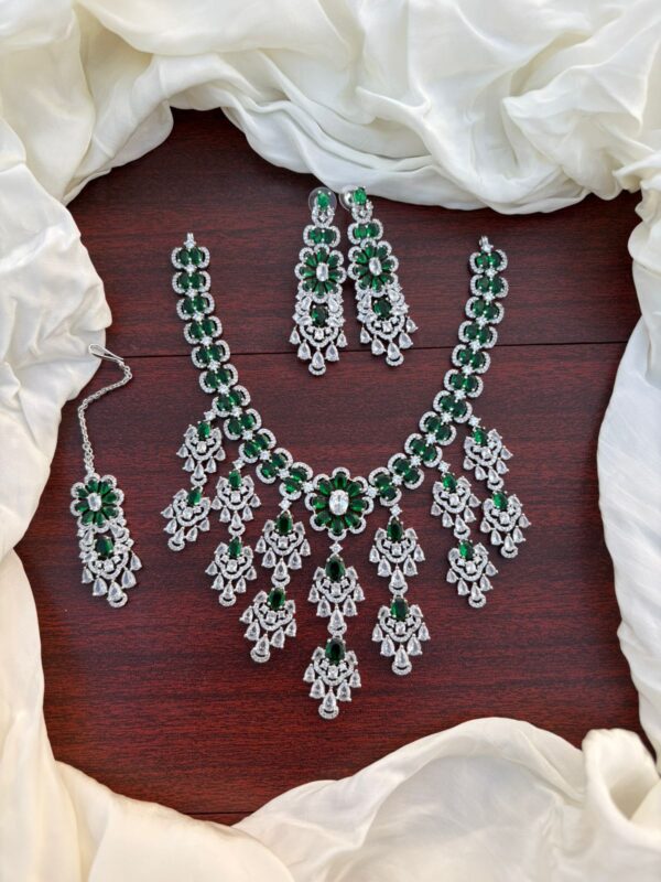 AD BRIDAL STATEMENT SET WITH TIKA (GREEN)