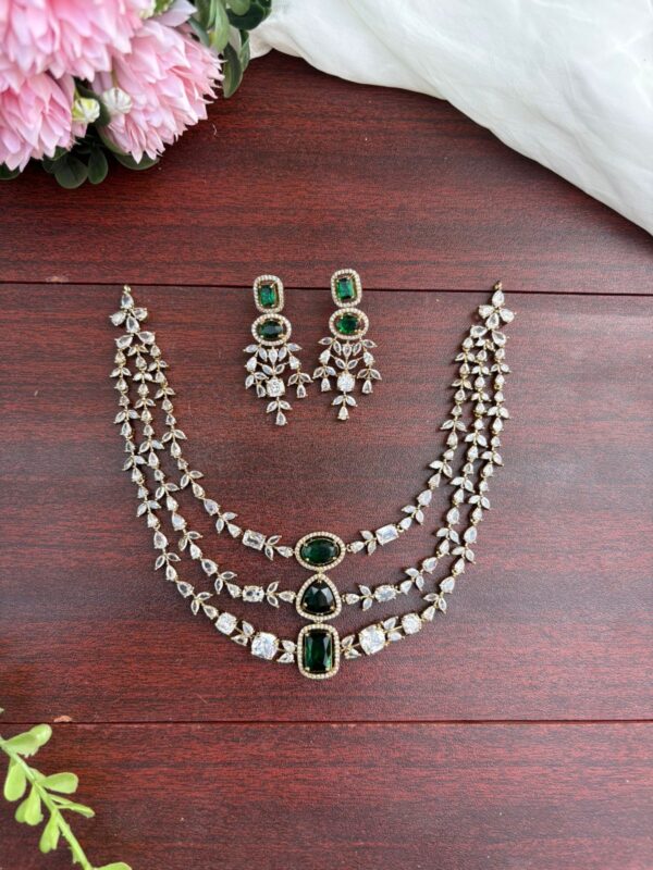 THREE LAYERED NECKPIECE (GREEN)