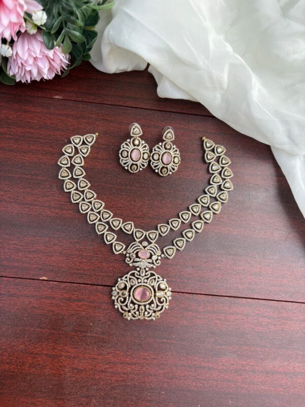 VICTORIAN DOUBLE LAYERED NECKPIECE (PINK)