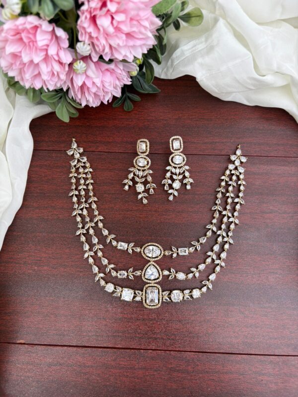 THREE LAYERED NECKPIECE (WHITE)