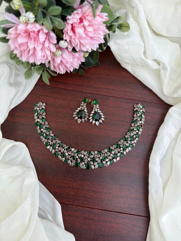 VICTORIAN NECKPIECE (GREEN)