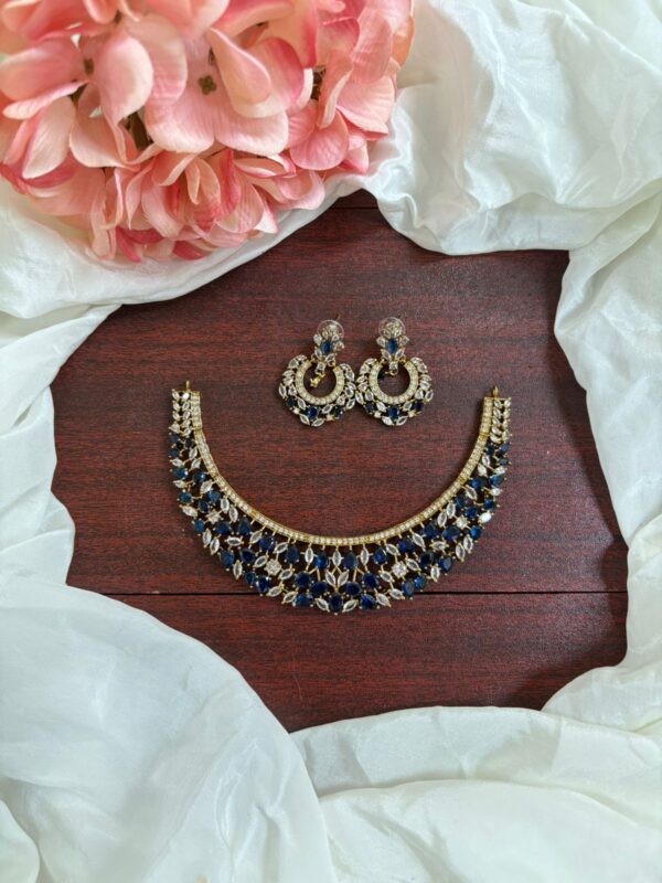 NECKPIECE WITH CAHNDBALI EARRINGS (BLUE)