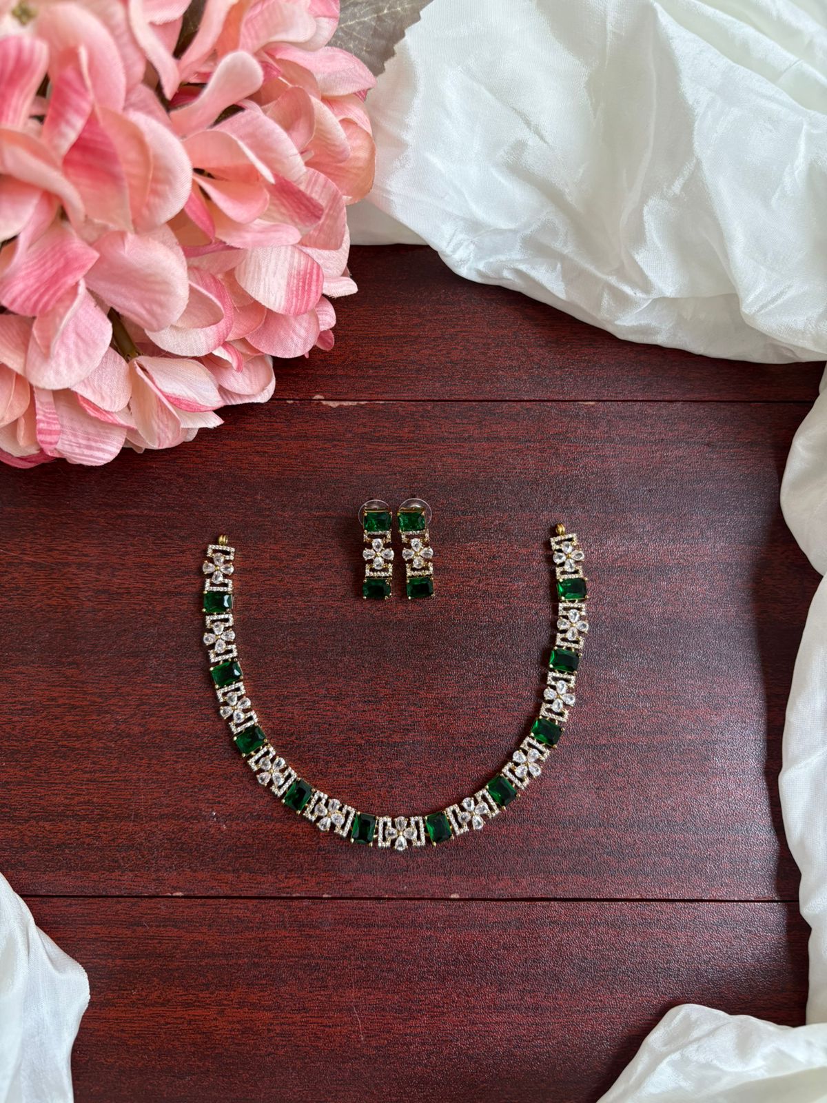 SLEEK FLORAL CHOKER (GREEN)