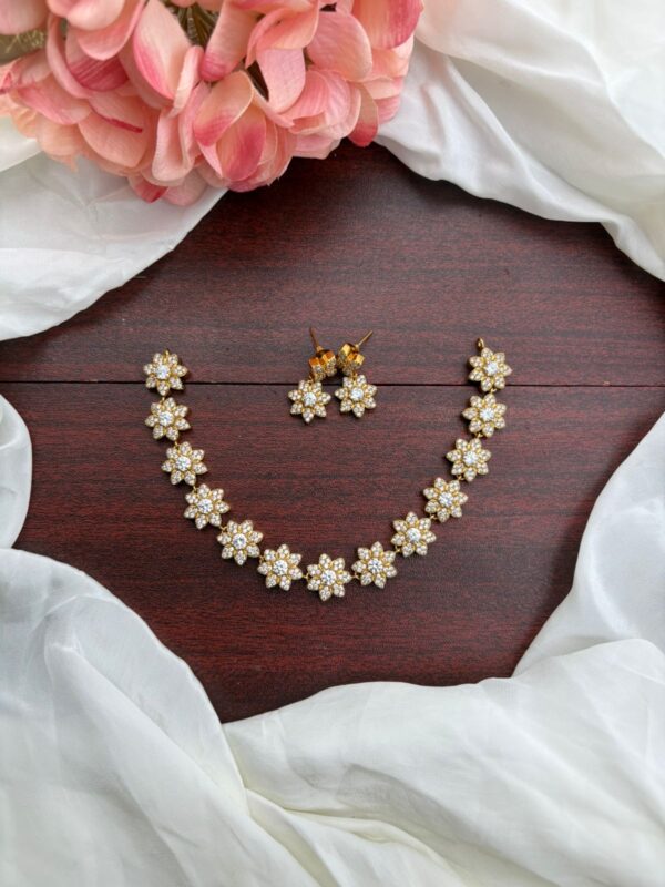 FLORAL NECKPIECE