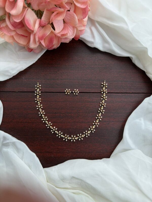 DIAMOND LOOK ALIKE NECKSET