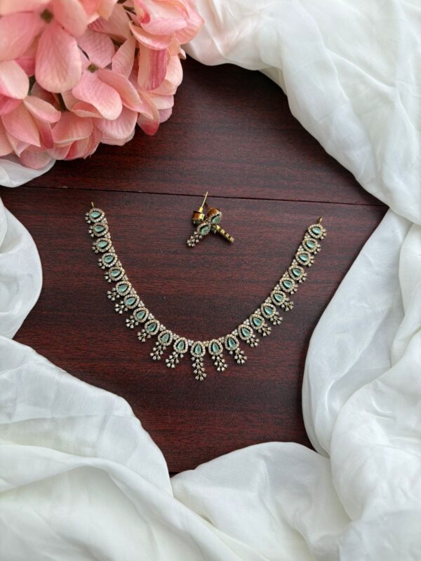 DIAMOND DROP NECKPIECE (MINT)