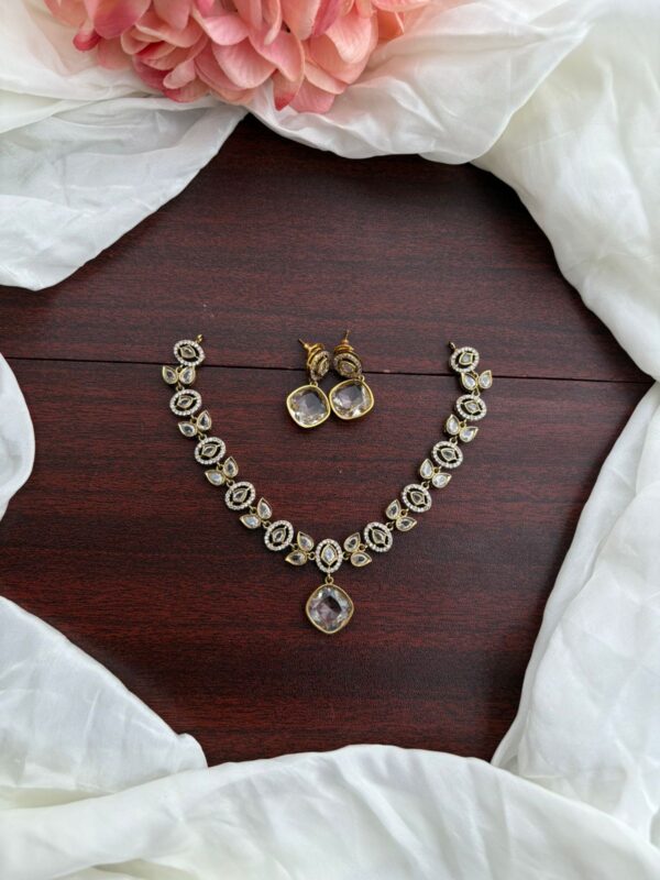 VICTORIAN PENDANT DROP SET (WHITE)