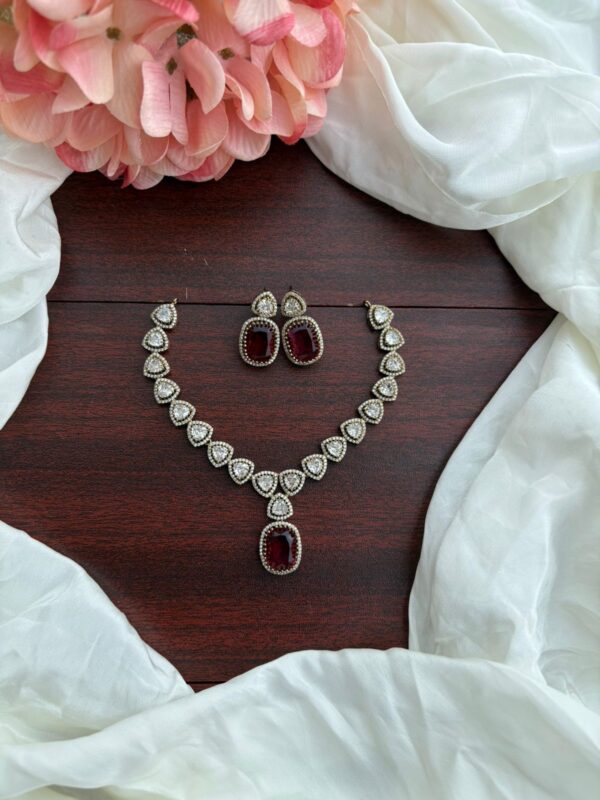 VICTORIAN MOISSANITE SET (RED)