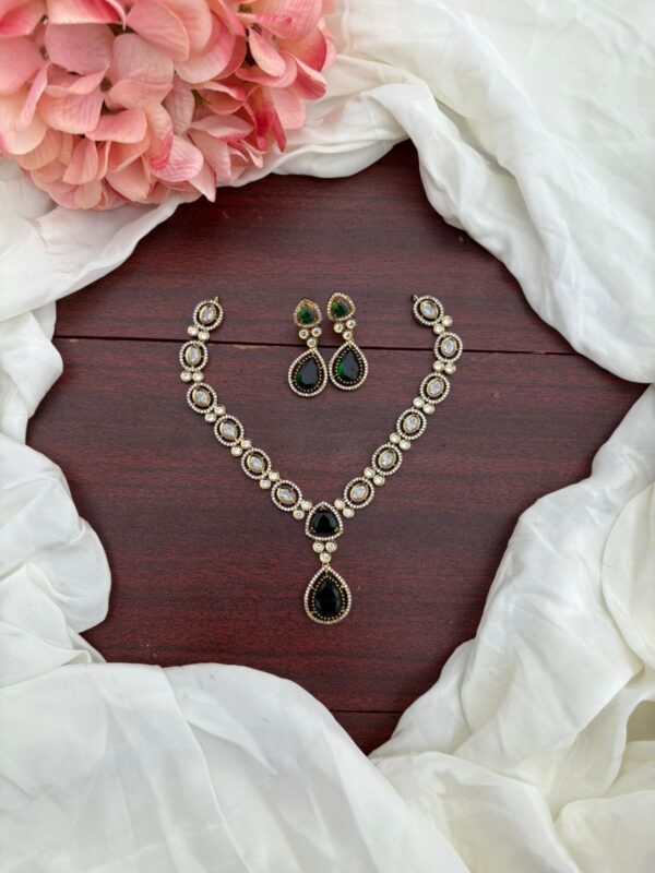 VICTORIAN PENDANT SET (GREEN)