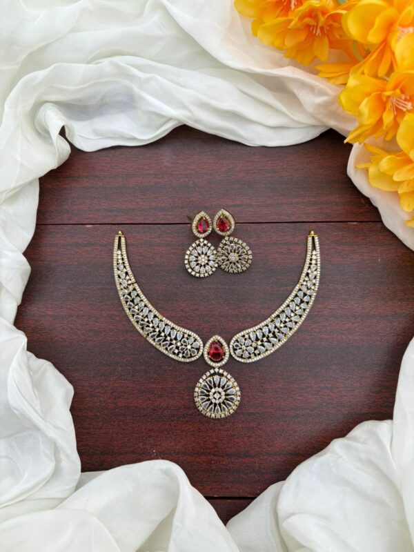 AD KANTE NECKPIECE (RED)