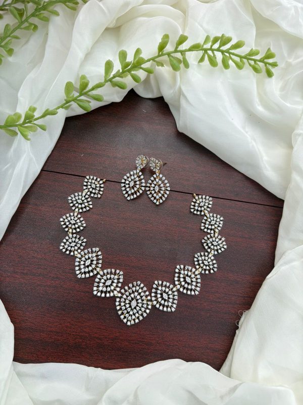 DIAMOND LOOK ALIKE NECKPIECE