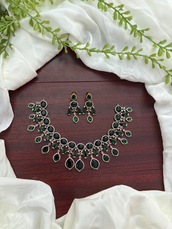 EMERALD BRIDAL NECKPIECE - Image 2