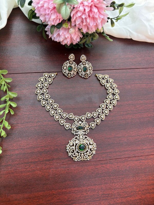 VICTORIAN MOISSANITE NECKPIECE (GREEN, BIG SIZE)