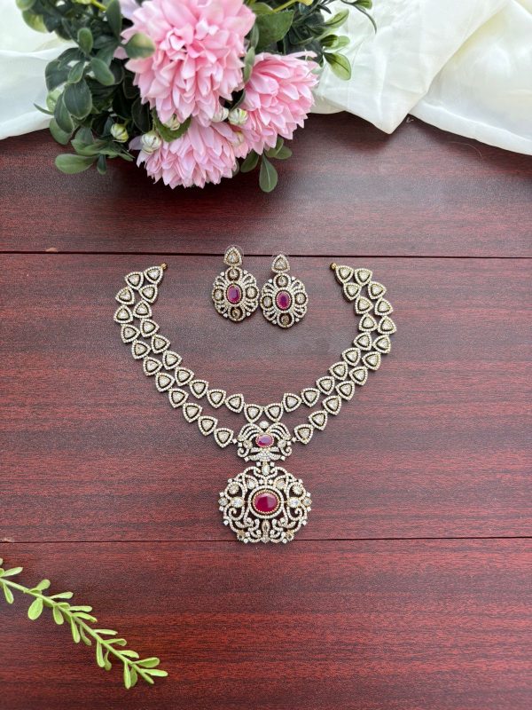 VICTORIAN MOISSANITE NECKPIECE (RED, BIG SIZE)