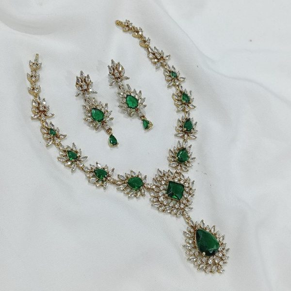 VICTORIAN FLORAL NECKPIECE (GREEN)