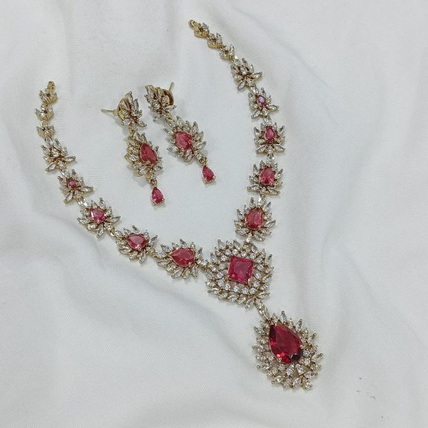 VICTORIAN FLORAL NECKPIECE (RED)