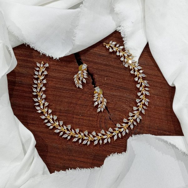 AD LEAF NECKPIECE