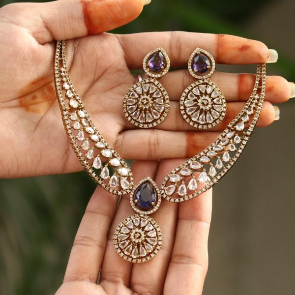 HASLI PENDANT NECKPIECE (PURPLE)