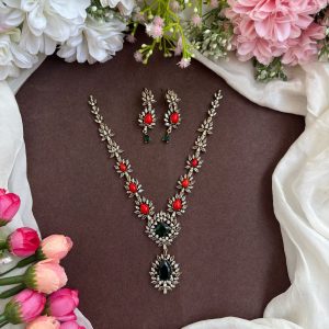 VICTORIAN FLORAK NECKPIECE (CORAL)